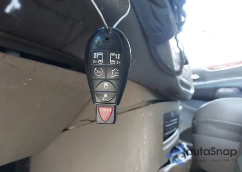 2014 Chrysler Town & Country Touring-L z USA, uszkodzony, nr VIN 2C4RC1CG2ER273452